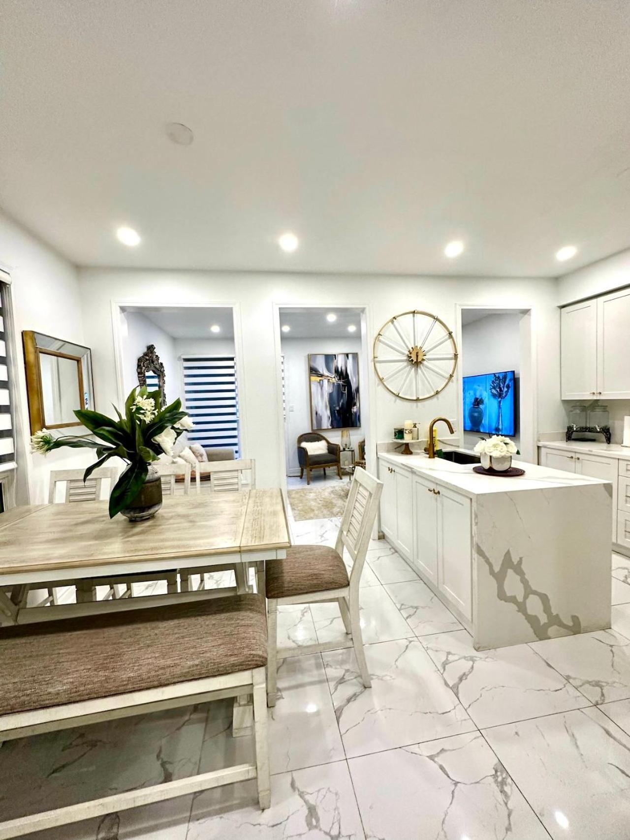 Luxury Home In Toronto Мисисага Екстериор снимка
