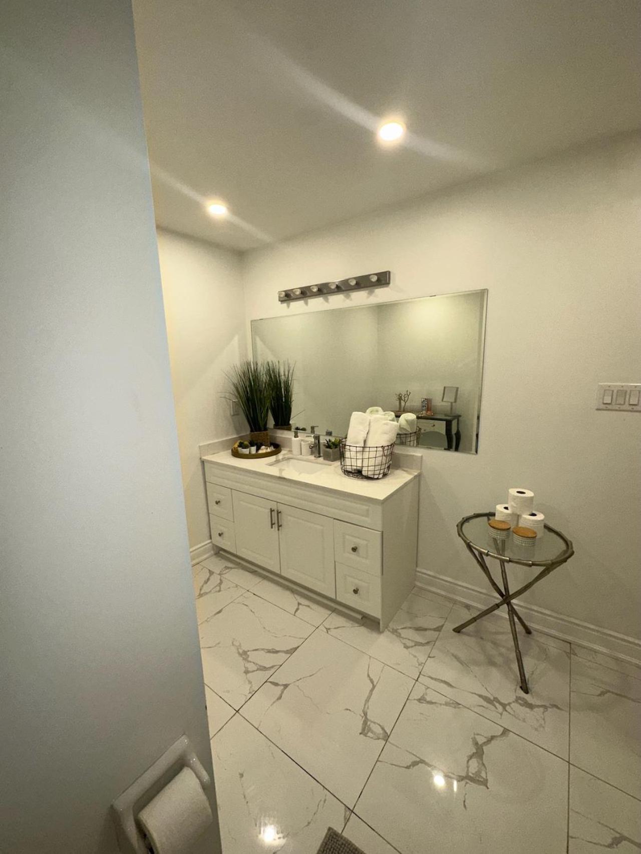 Luxury Home In Toronto Мисисага Екстериор снимка