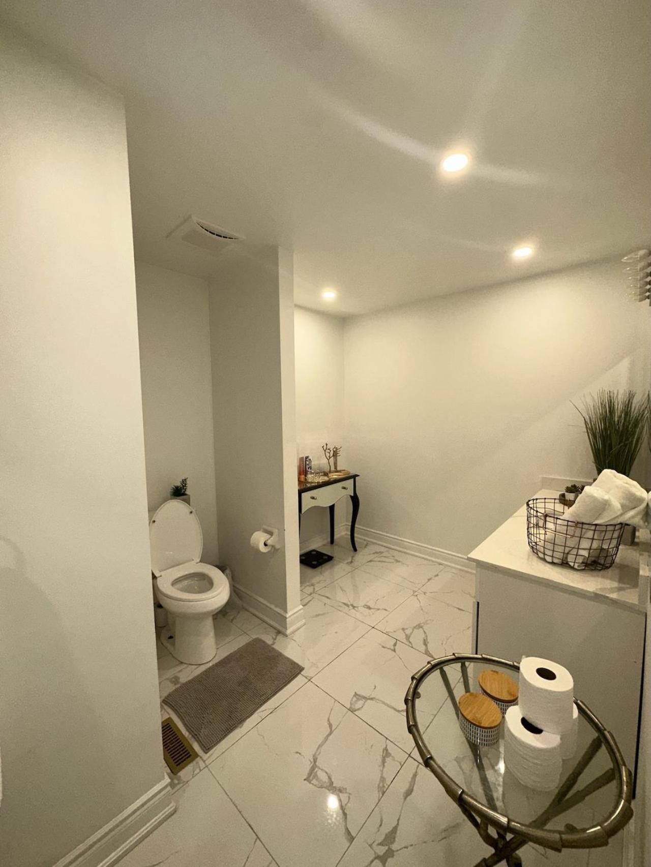 Luxury Home In Toronto Мисисага Екстериор снимка