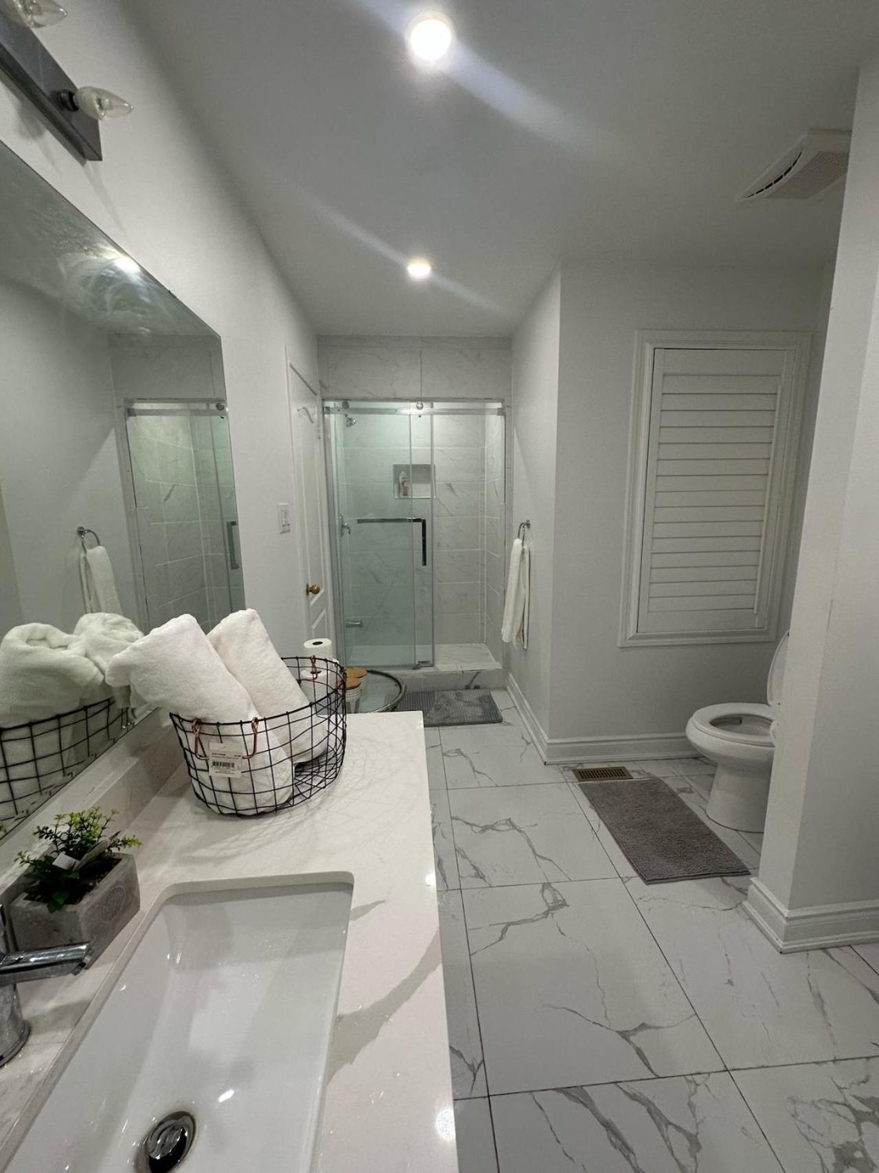 Luxury Home In Toronto Мисисага Екстериор снимка