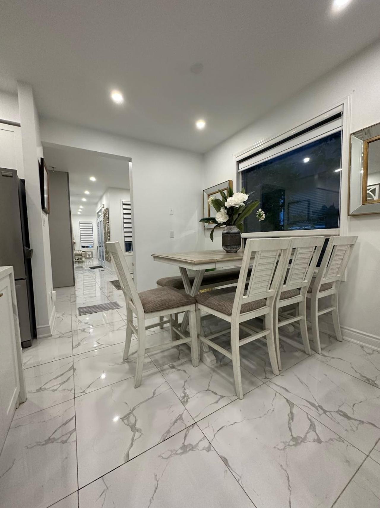 Luxury Home In Toronto Мисисага Екстериор снимка