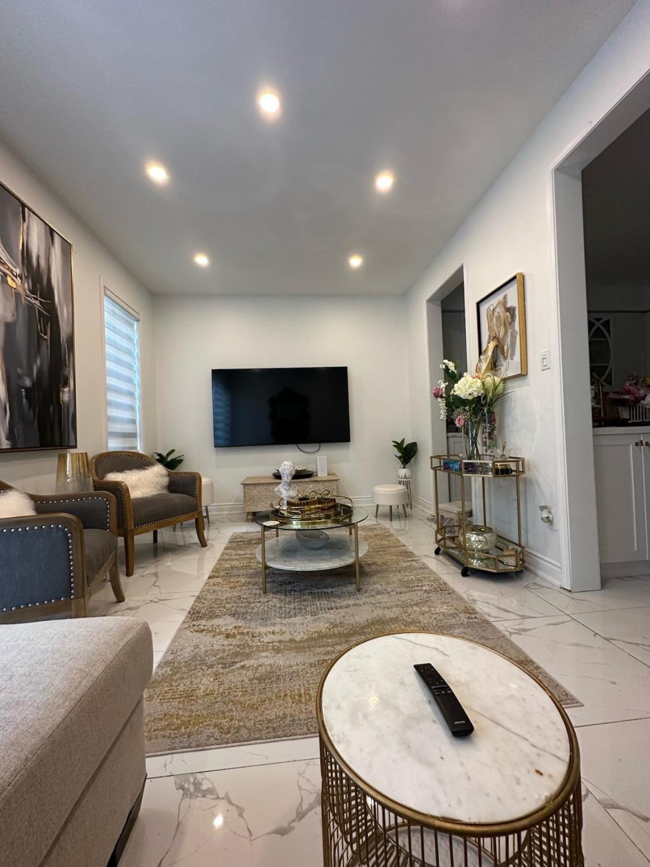 Luxury Home In Toronto Мисисага Екстериор снимка
