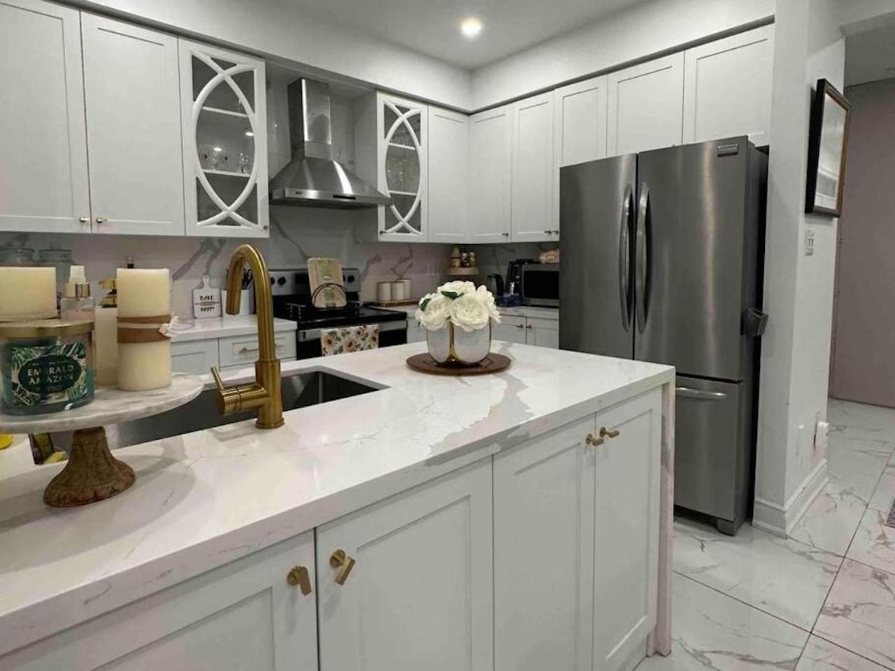 Luxury Home In Toronto Мисисага Екстериор снимка