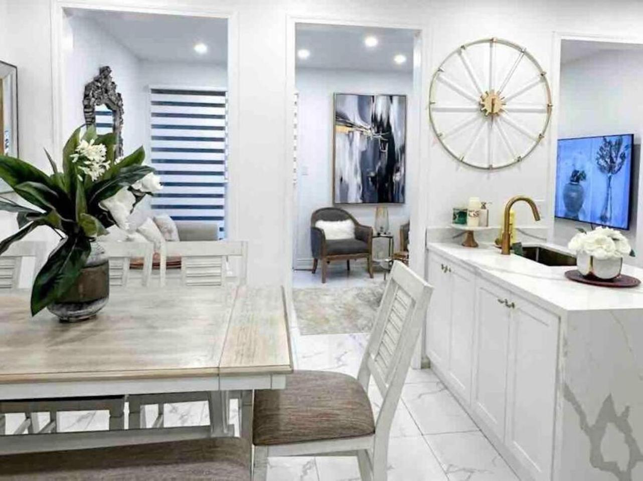 Luxury Home In Toronto Мисисага Екстериор снимка