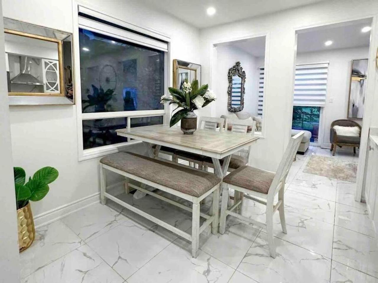 Luxury Home In Toronto Мисисага Екстериор снимка