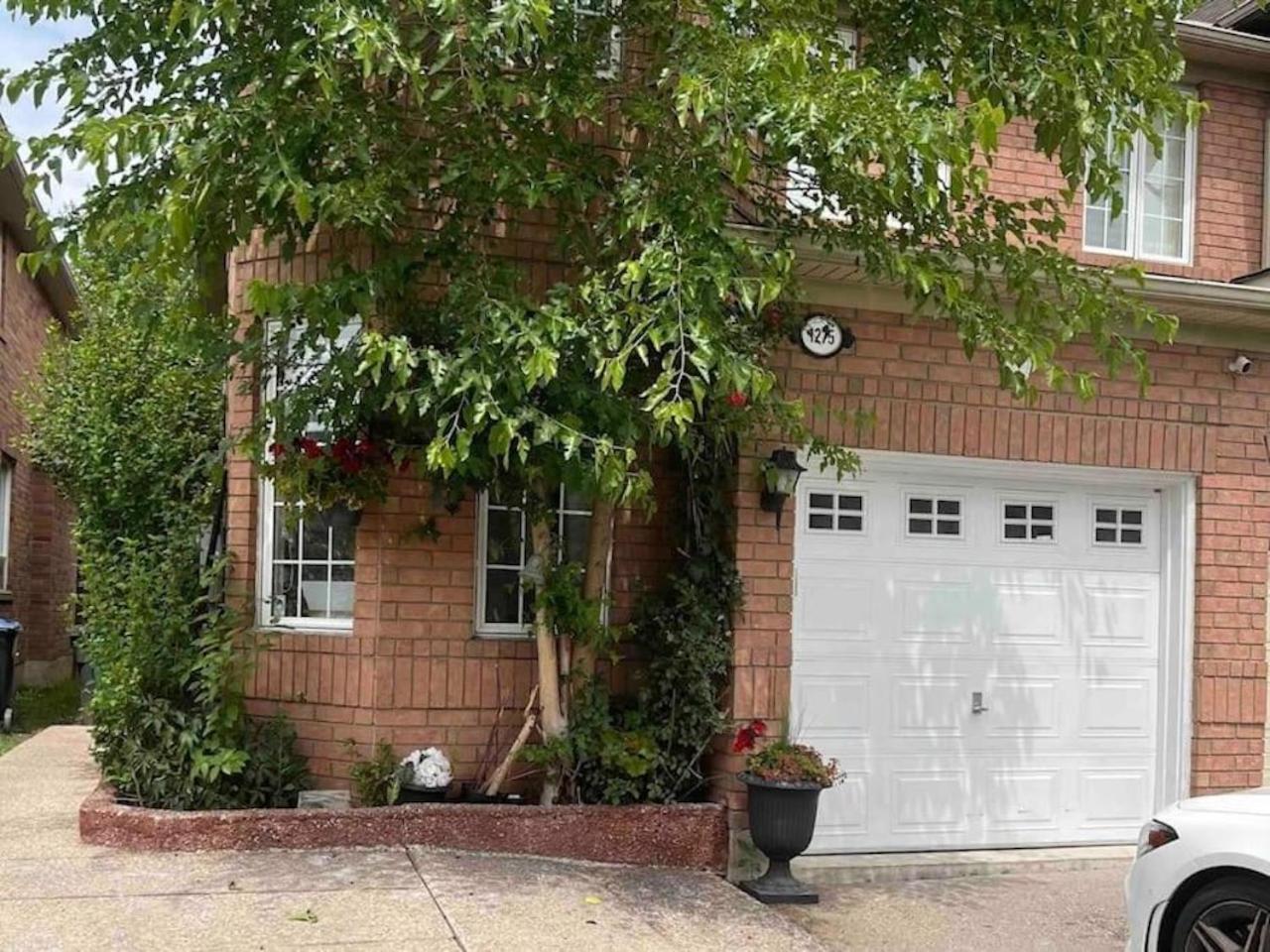 Luxury Home In Toronto Мисисага Екстериор снимка
