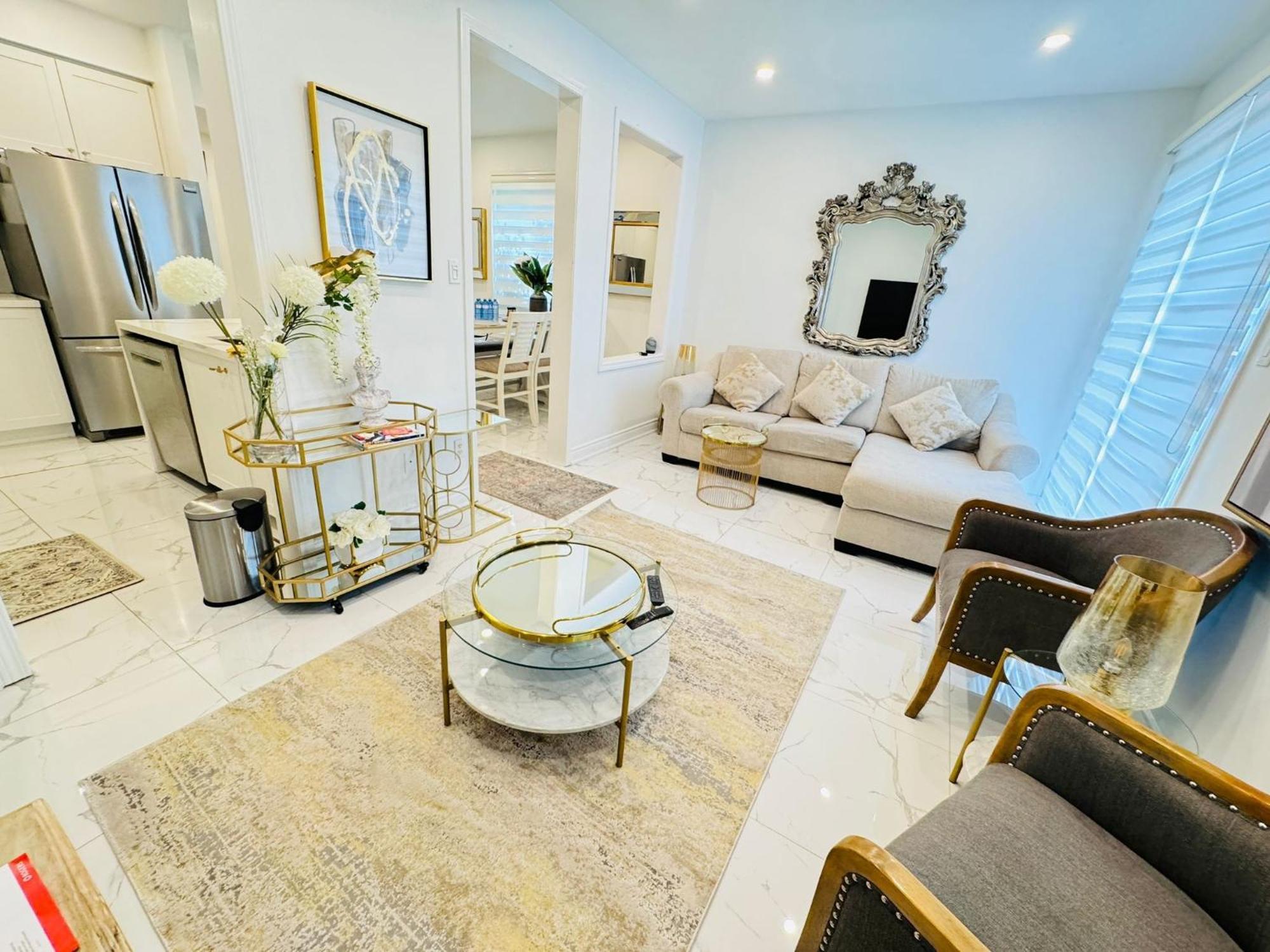 Luxury Home In Toronto Мисисага Екстериор снимка