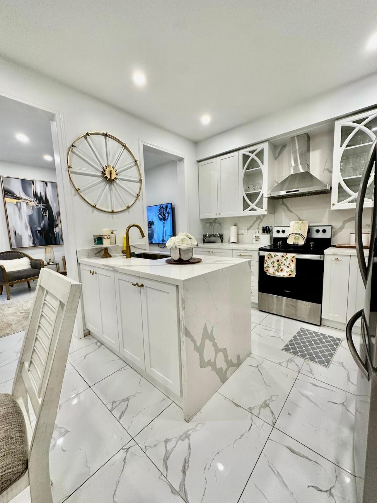 Luxury Home In Toronto Мисисага Екстериор снимка